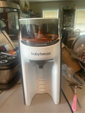 Baby Brezza Formula Maker in White with Amber Hopper